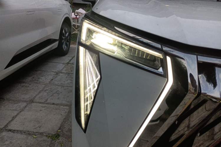 Used GAC Trumpchi Xiangwang M8 2026 Model Zongshi LiDAR Edition Right Front Headlight