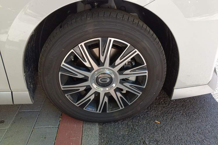 Used GAC Trumpchi Xiangwang M8 2026 Model Zongshi Deluxe Edition Right Front Wheel Hub