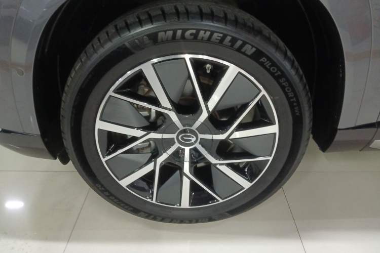 Used GAC Trumpchi Xiangwang S7 2025 205 km Max LiDAR Version Left Front Wheel Hub