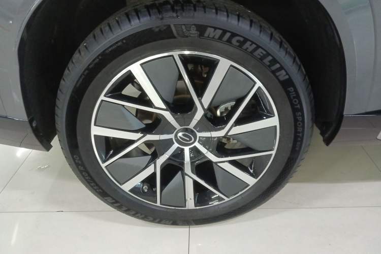 Used GAC Trumpchi Xiangwang S7 2025 205 km Max LiDAR Version Right Rear Wheel Hub