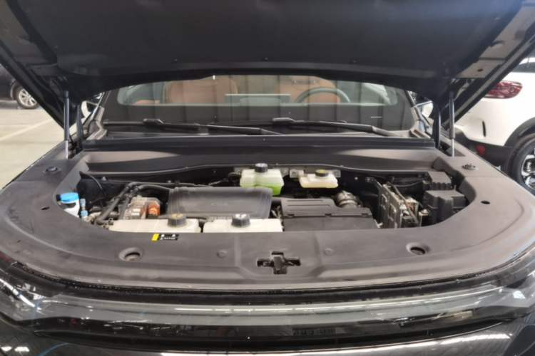 Used GAC Trumpchi Xiangwang S7 2025 205 km Max LiDAR Version Engine Bay