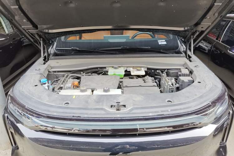 Used GAC Trumpchi Xiangwang S7 2025 205 km Max LiDAR Version Engine Bay