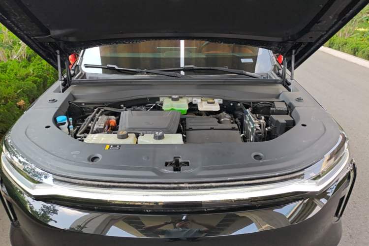 Used GAC Trumpchi Xiangwang S7 2025 205 km Max LiDAR Version Engine Bay