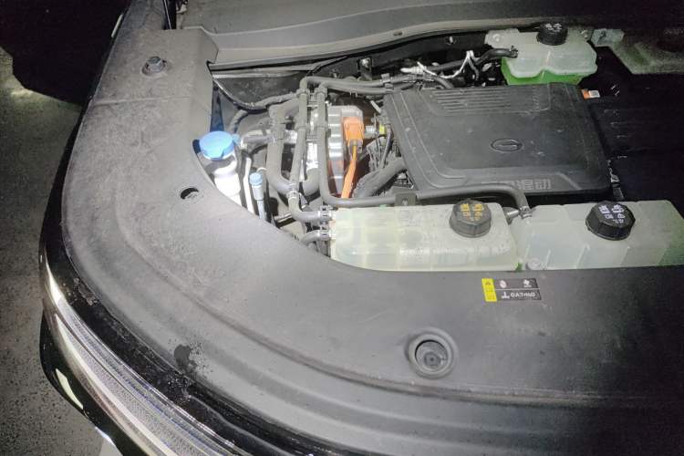 Used GAC Trumpchi Xiangwang S7 2025 205 km Max LiDAR Version Engine Bay Right