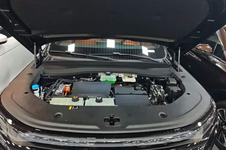 Used GAC Trumpchi Xiangwang S7 2025 115km Pro Version Engine Bay