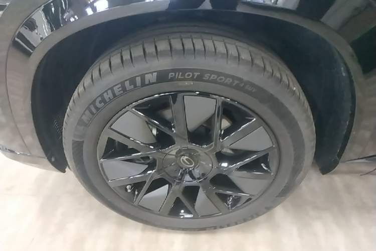 Used GAC Trumpchi Xiangwang S7 2025 205 km Max LiDAR Version Left Front Wheel Hub