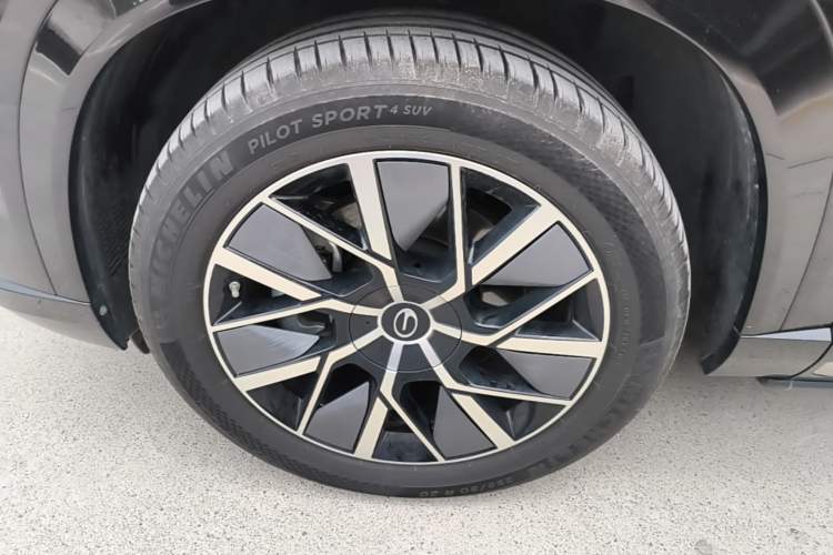 Used GAC Trumpchi Xiangwang S7 2025 180km Ultra All-Wheel-Drive Version Left Front Wheel Hub
