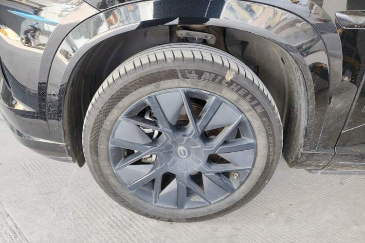 Used GAC Trumpchi Xiangwang S7 2025 205 km Max LiDAR Version Left Front Wheel Hub