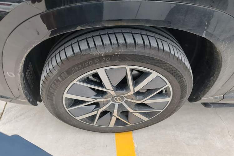 Used GAC Trumpchi Xiangwang S7 2025 205 km Max LiDAR Version Left Front Wheel Hub