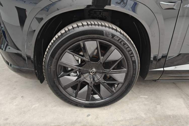 Used GAC Trumpchi Xiangwang S7 2025 205 km Max LiDAR Version Left Front Wheel Hub