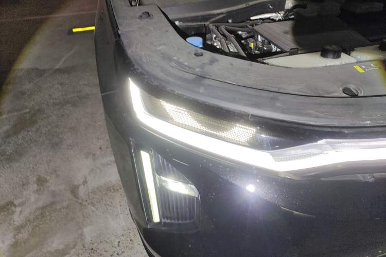 Used GAC Trumpchi Xiangwang S7 2025 180km Ultra All-Wheel Drive LiDAR Edition Right Front Headlight