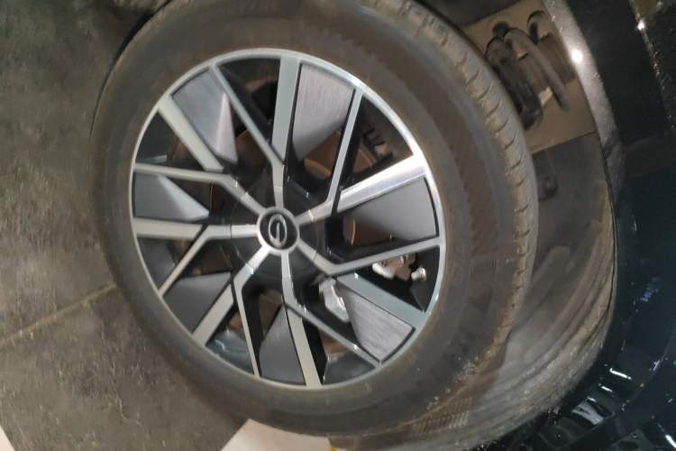 Used GAC Trumpchi Xiangwang S7 2025 205 km Max LiDAR Version Right Front Wheel Hub