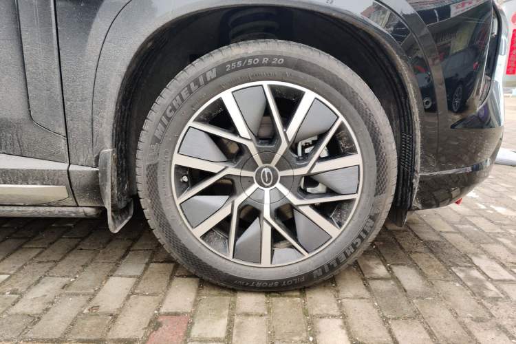 Used GAC Trumpchi Xiangwang S7 2025 180km Ultra All-Wheel Drive LiDAR Edition Right Front Wheel Hub