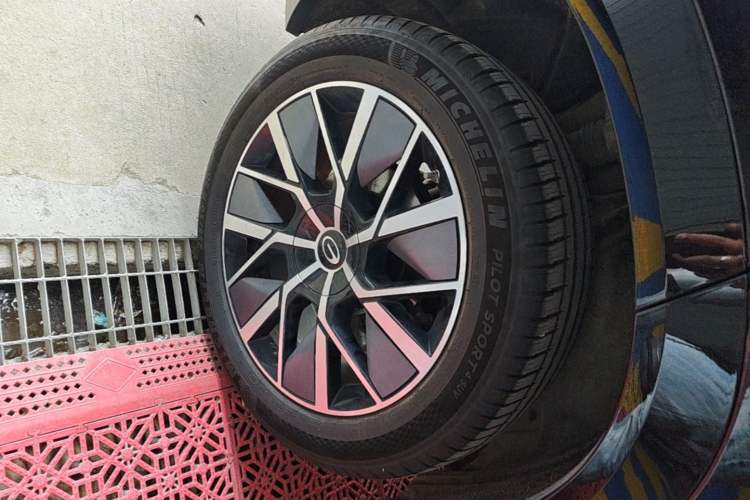 Used GAC Trumpchi Xiangwang S7 2025 180km Ultra All-Wheel Drive LiDAR Edition Right Rear Wheel Hub