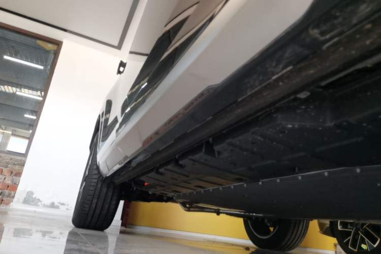 Used GAC Trumpchi Xiangwang S7 2025 205 km Max LiDAR Version Right Side Sill