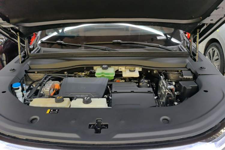 Used GAC Trumpchi Xiangwang S7 2025 205 km Max LiDAR Version Engine Bay