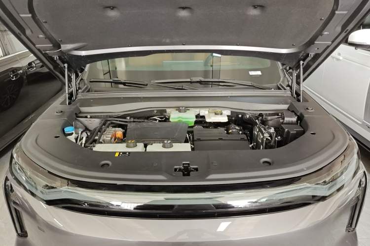 Used GAC Trumpchi Xiangwang S7 2025 205 km Max LiDAR Version Engine Bay