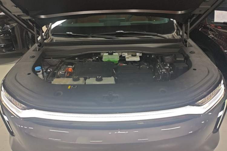 Used GAC Trumpchi Xiangwang S7 2025 205 km Max LiDAR Version Engine Bay