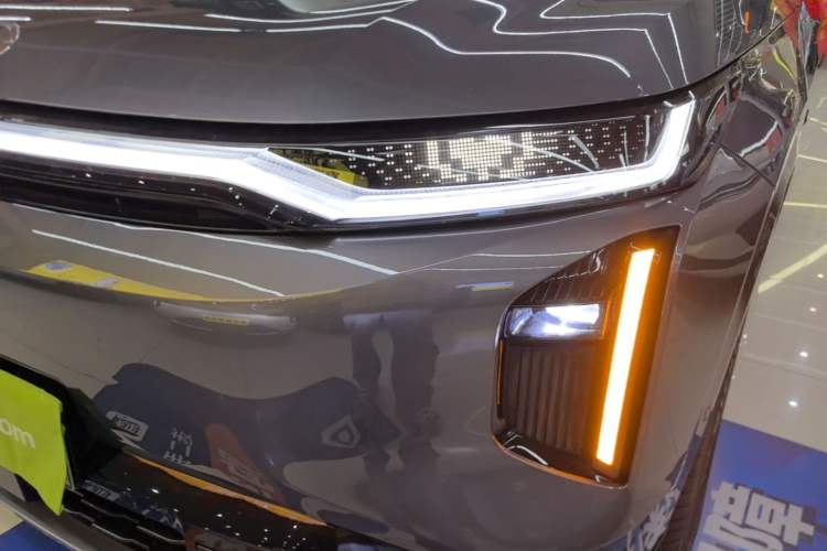 Used GAC Trumpchi Xiangwang S7 2025 205 km Max LiDAR Version Left Front Headlight