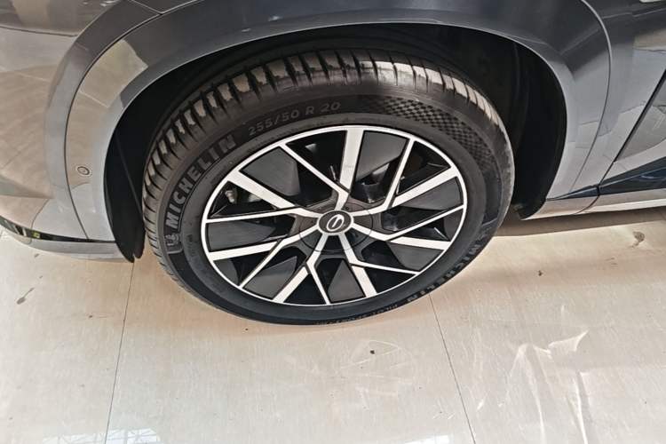 Used GAC Trumpchi Xiangwang S7 2025 205 km Max LiDAR Version Left Front Wheel Hub