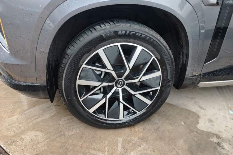 Used GAC Trumpchi Xiangwang S7 2025 205 km Max LiDAR Version Left Front Wheel Hub