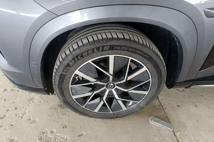Used GAC Trumpchi Xiangwang S7 2025 205 km Max LiDAR Version Left Front Wheel Hub