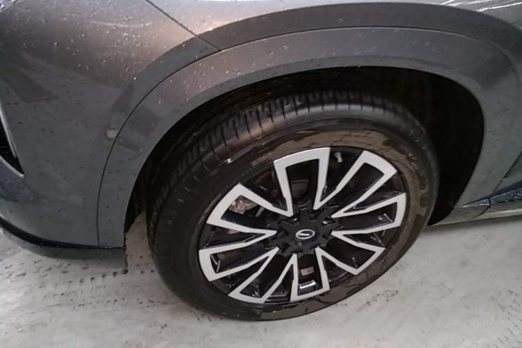 Used GAC Trumpchi Xiangwang S7 2025 205 km Max Version Left Front Wheel Hub
