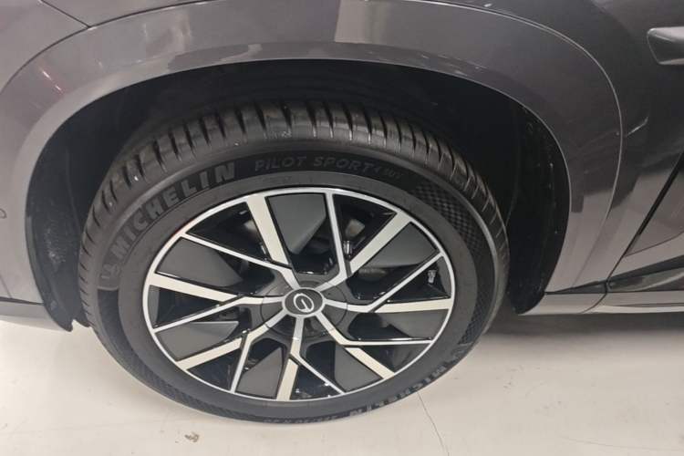 Used GAC Trumpchi Xiangwang S7 2025 205 km Max LiDAR Version Left Front Wheel Hub