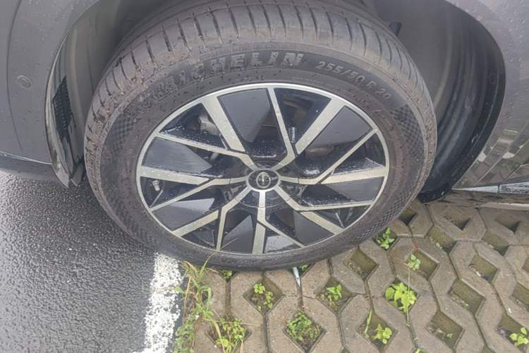 Used GAC Trumpchi Xiangwang S7 2025 205 km Max LiDAR Version Left Front Wheel Hub