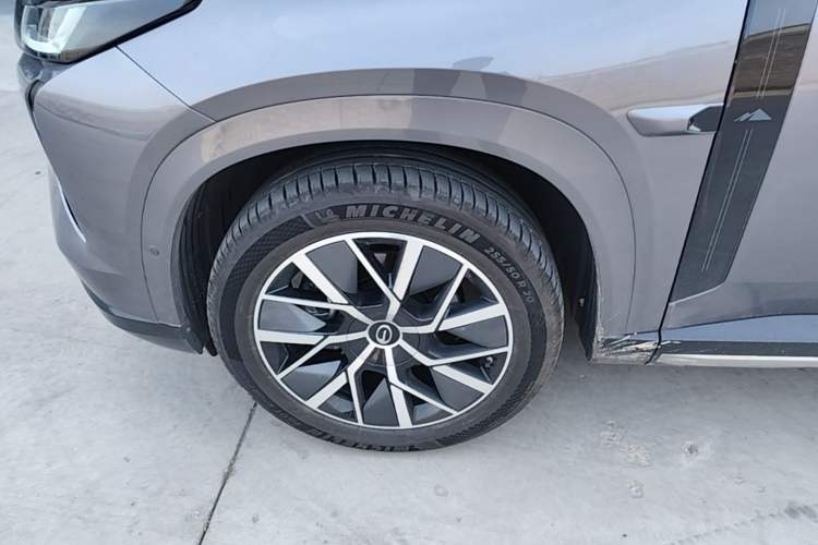 Used GAC Trumpchi Xiangwang S7 2025 205 km Max LiDAR Version Left Front Wheel Hub