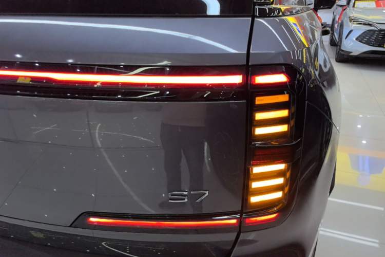 Used GAC Trumpchi Xiangwang S7 2025 205 km Max LiDAR Version Right Rear Taillight