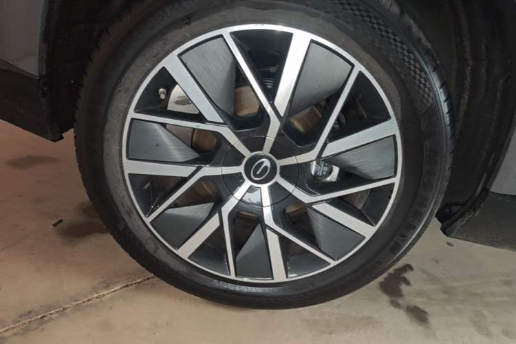 Used GAC Trumpchi Xiangwang S7 2025 205 km Max LiDAR Version Right Rear Wheel Hub