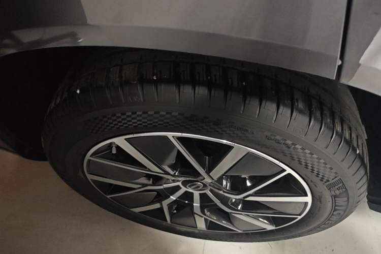 Used GAC Trumpchi Xiangwang S7 2025 205 km Max LiDAR Version Right Rear Wheel Hub