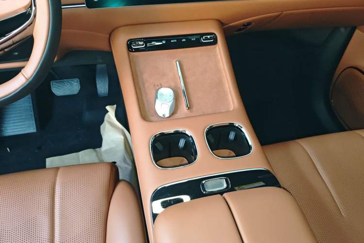 Used GAC Trumpchi Xiangwang S7 2025 180km Ultra All-Wheel Drive LiDAR Edition Gear Lever