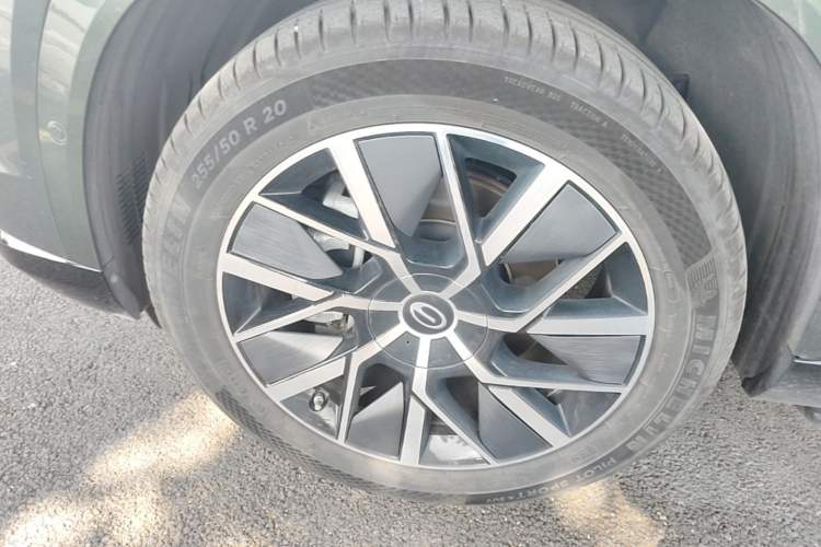 Used GAC Trumpchi Xiangwang S7 2025 180km Ultra All-Wheel Drive LiDAR Edition Left Front Wheel Hub