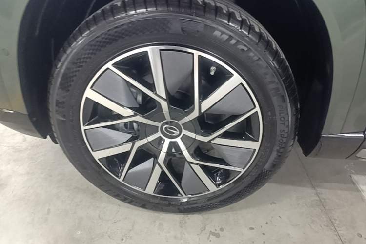 Used GAC Trumpchi Xiangwang S7 2025 205 km Max LiDAR Version Left Front Wheel Hub