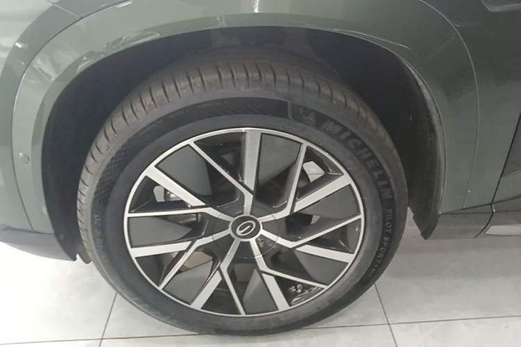 Used GAC Trumpchi Xiangwang S7 2025 180km Ultra All-Wheel Drive LiDAR Edition Left Front Wheel Hub