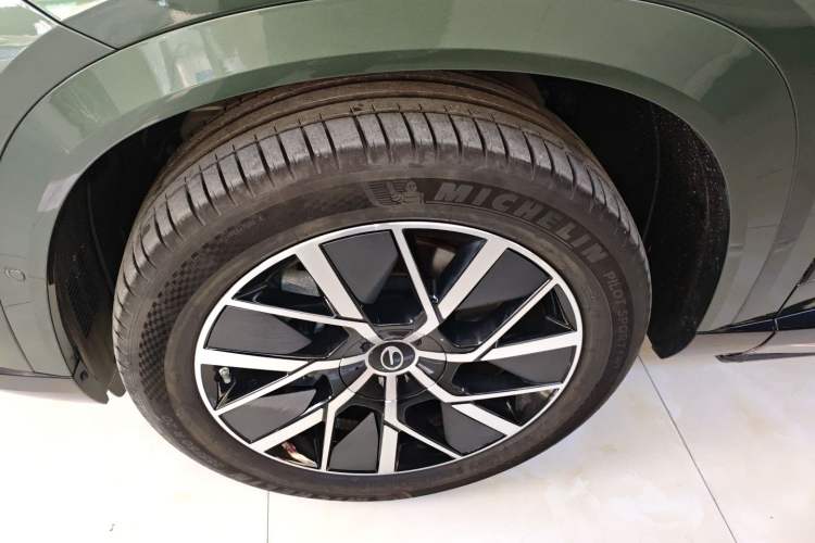 Used GAC Trumpchi Xiangwang S7 2025 180km Ultra All-Wheel Drive LiDAR Edition Left Front Wheel Hub