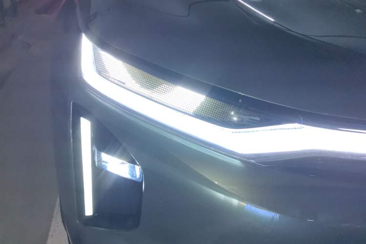 Used GAC Trumpchi Xiangwang S7 2025 205 km Max Version Right Front Headlight