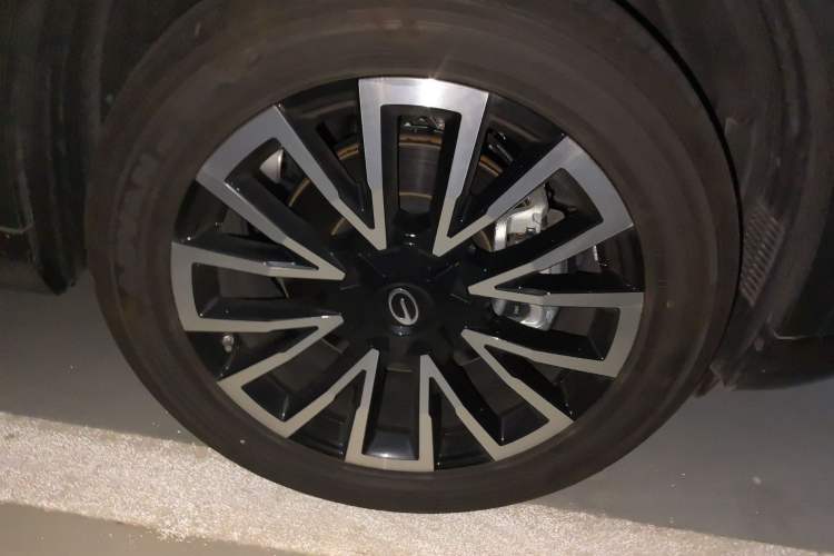 Used GAC Trumpchi Xiangwang S7 2025 205 km Max Version Right Front Wheel Hub