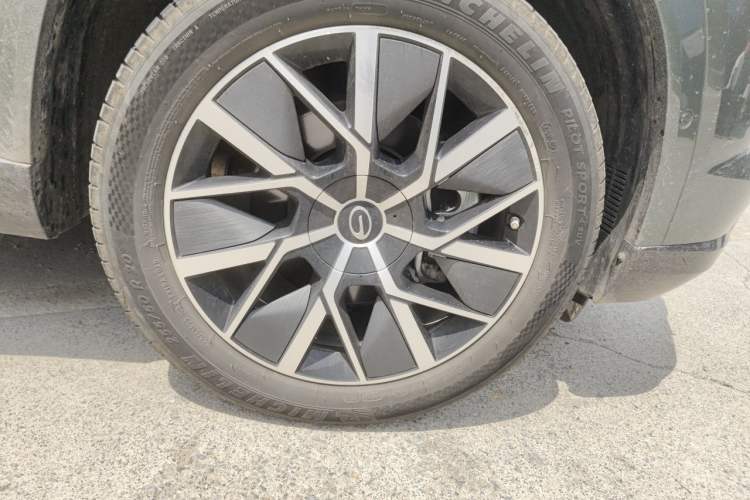 Used GAC Trumpchi Xiangwang S7 2025 180km Ultra All-Wheel Drive LiDAR Edition Right Front Wheel Hub