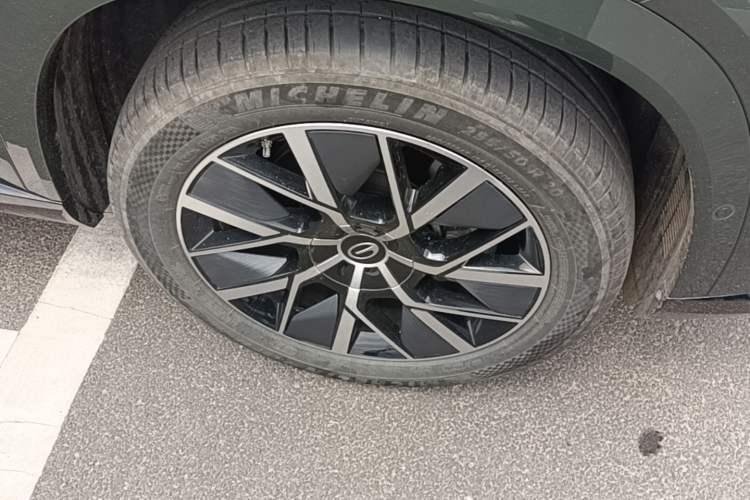 Used GAC Trumpchi Xiangwang S7 2025 180km Ultra All-Wheel Drive LiDAR Edition Right Front Wheel Hub