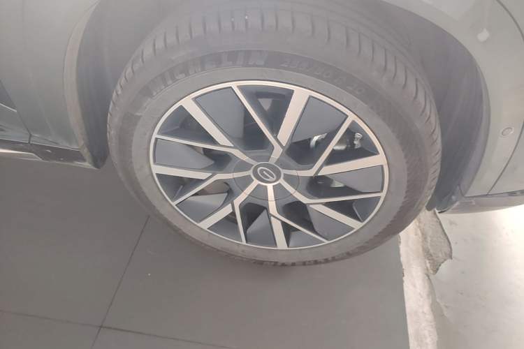 Used GAC Trumpchi Xiangwang S7 2025 180km Ultra All-Wheel Drive LiDAR Edition Right Front Wheel Hub
