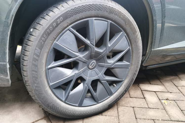 Used GAC Trumpchi Xiangwang S7 2025 180km Ultra All-Wheel Drive LiDAR Edition Right Front Wheel Hub