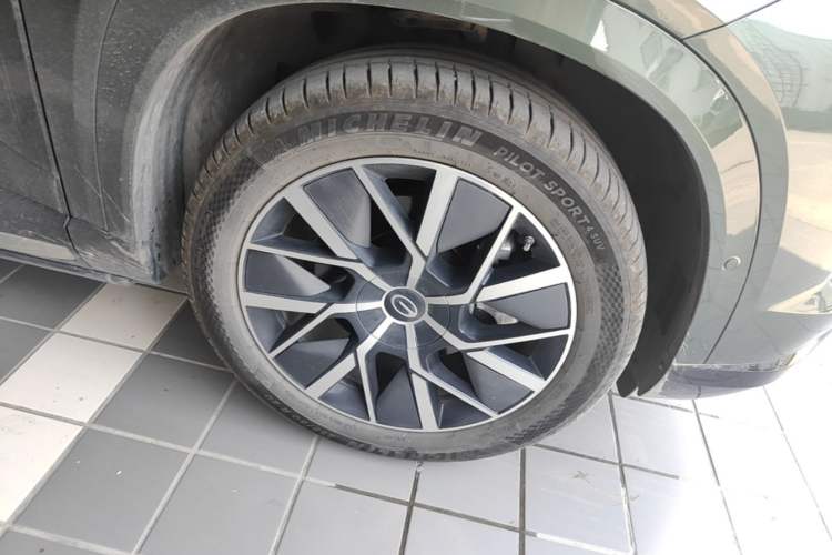 Used GAC Trumpchi Xiangwang S7 2025 180km Ultra All-Wheel Drive LiDAR Edition Right Front Wheel Hub