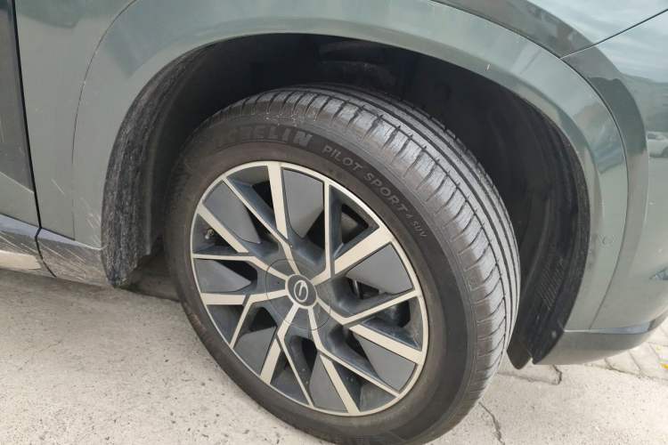 Used GAC Trumpchi Xiangwang S7 2025 180km Ultra All-Wheel Drive LiDAR Edition Right Front Wheel Hub