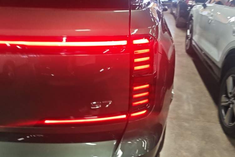 Used GAC Trumpchi Xiangwang S7 2025 180km Ultra All-Wheel Drive LiDAR Edition Right Rear Taillight