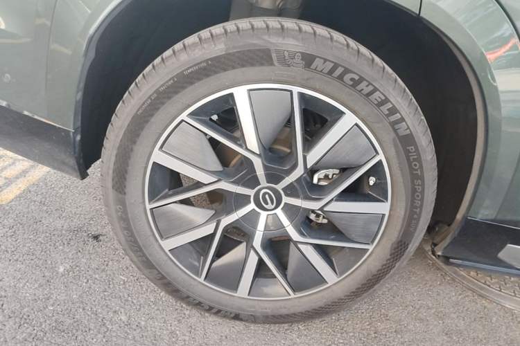 Used GAC Trumpchi Xiangwang S7 2025 180km Ultra All-Wheel Drive LiDAR Edition Right Rear Wheel Hub