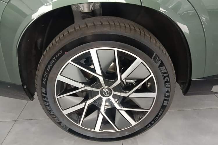 Used GAC Trumpchi Xiangwang S7 2025 180km Ultra All-Wheel Drive LiDAR Edition Right Rear Wheel Hub