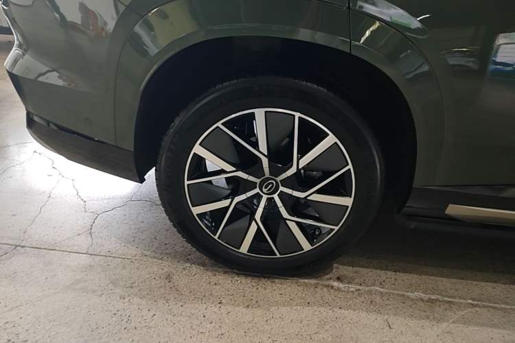 Used GAC Trumpchi Xiangwang S7 2025 180km Ultra All-Wheel Drive LiDAR Edition Right Rear Wheel Hub